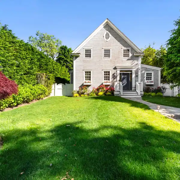 SAG HARBOR VILLAGE SUMMER HOUSE