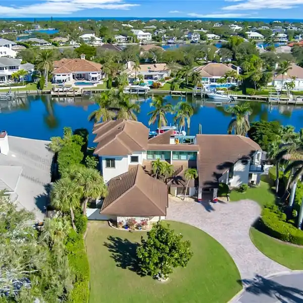 SPACIOUS FIVE BEDROOM WATERFRONT ESTATE IN THE MOORINGS