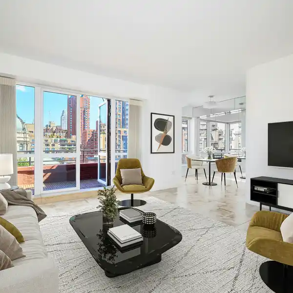 THE ULTIMATE IN CITY LIVING AND COMFORT