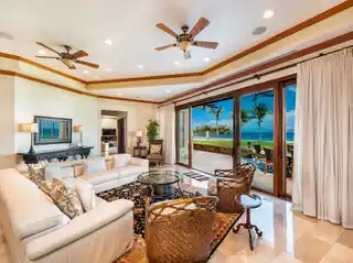 The Palms #33 - Exquisite Beachfront Condo in the Palms