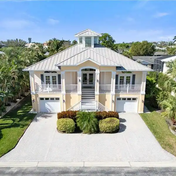 BEAUTIFUL HOME ON THE IMPERIAL RIVER