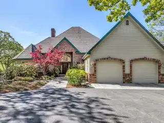 Elegance and Comfort in Sun Ridge Estates