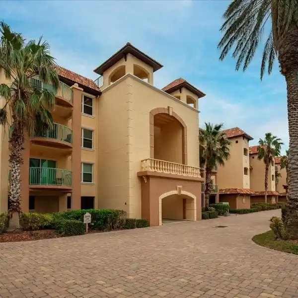 FIRST-CLASS RESORT RESIDENTIAL CONDOMINIUM HOME