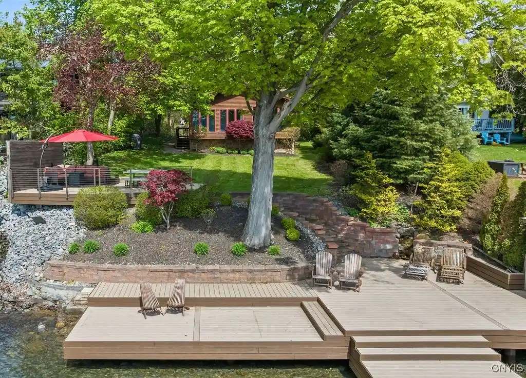 Charming Year-round Lake Retreat