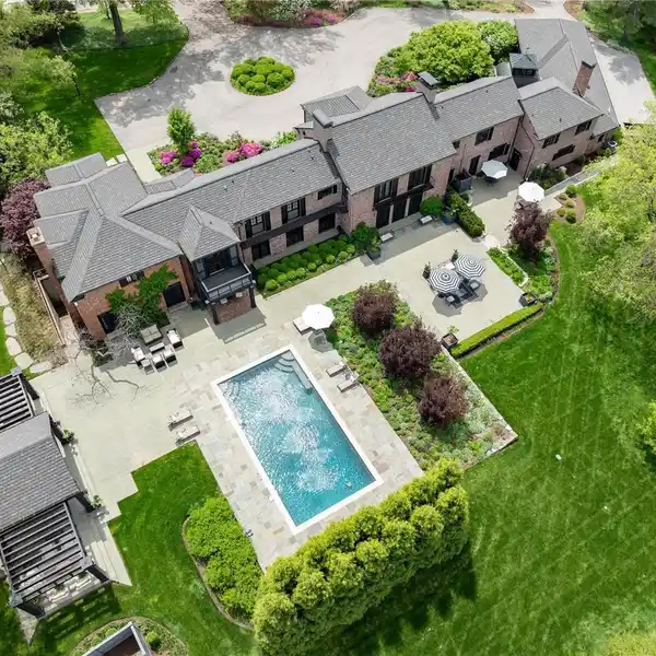 QUINTESSENTIAL HUNTLEIGH ESTATE