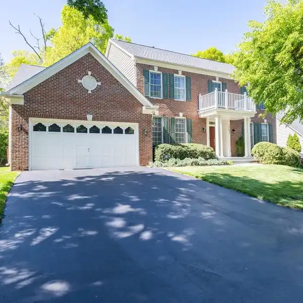 FANTASTIC LIVING IN COVETED POTOMAC GLEN