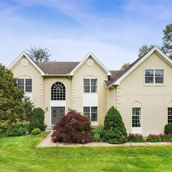 EXCEPTIONAL HOME IN SALEM CHASE
