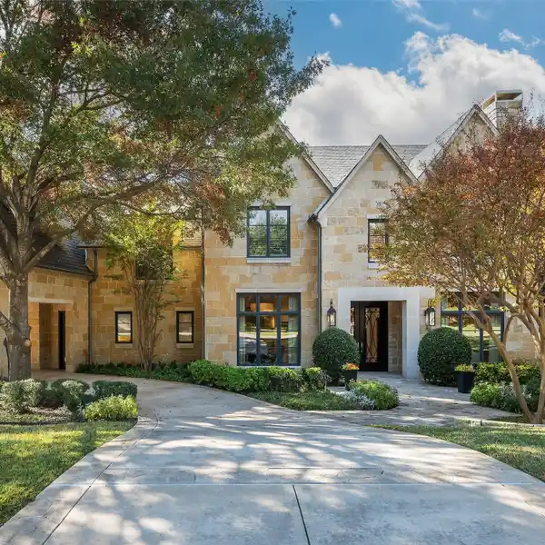 EXCEPTIONAL CREEKSIDE ESTATE IN GLEN ABBEY