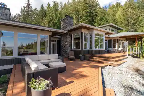 West Coast Luxury in a Sublime Natural Setting