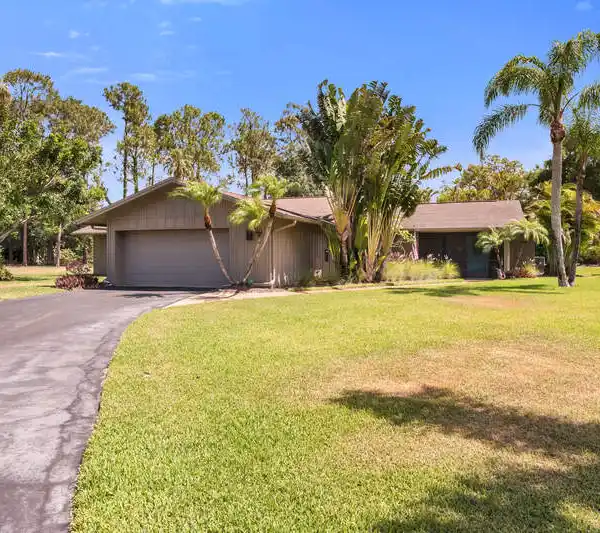 RENOVATED NAPLES RETREAT WITH POOL AND RV PARKING