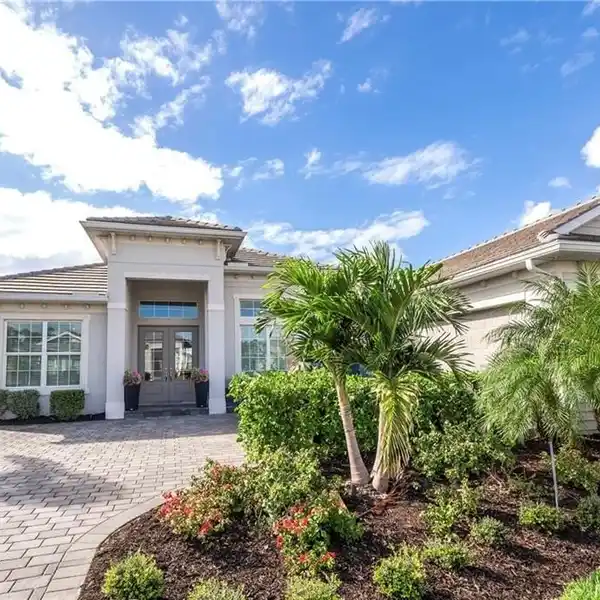 STUNNING BABCOCK NATIONAL PROFESSIONALLY DESIGNED HOME