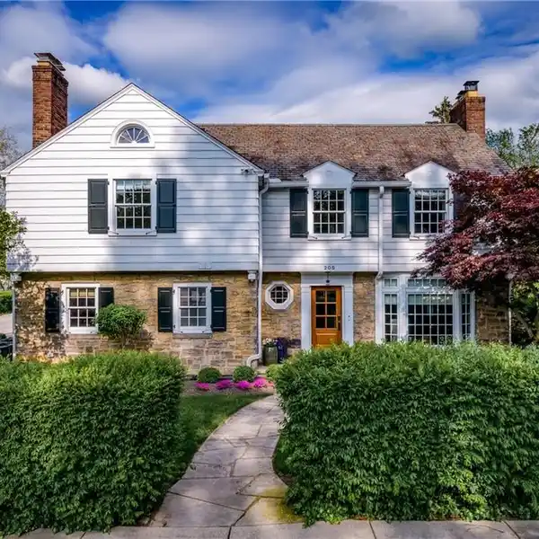 EXQUISITELY RESTORED RESIDENCE