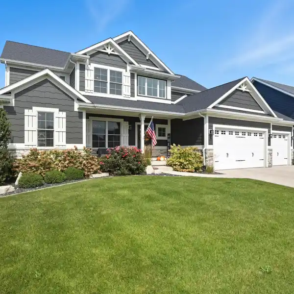 LOVELY NEARLY NEW HOME