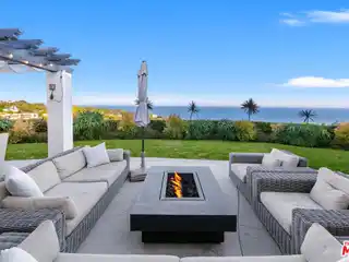 One-Story Estate with Uninterrupted 180-Degree Ocean Views