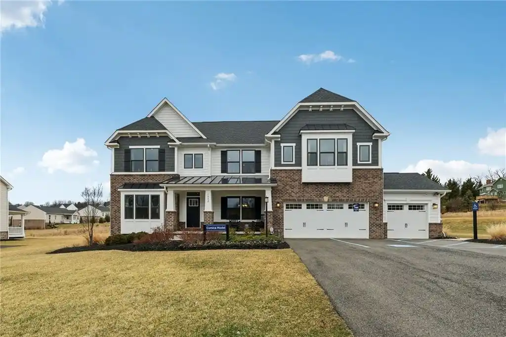 New Construction in the Prestigious Blackthorne Estates