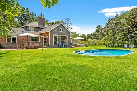 Beach Hampton Beauty Steps from the Ocean