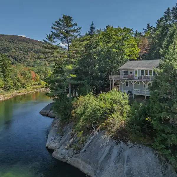 RIVERFRONT RETREAT IN WOODSTOCK, NH