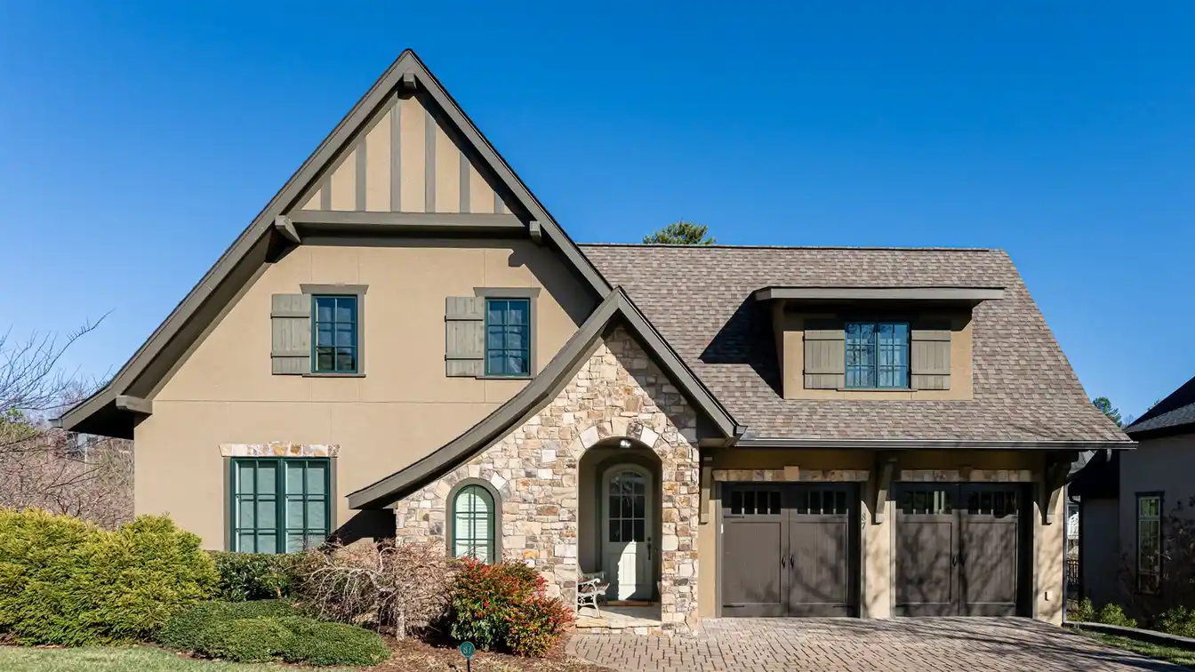 Like-new Custom Residence in the Gated Villages of Thoms Estate