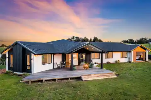 Modern Rural Escape with Stunning Views