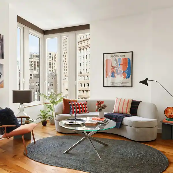 SUNNY TWO BEDROOM APARTMENT IN THE FINANCIAL DISTRICT