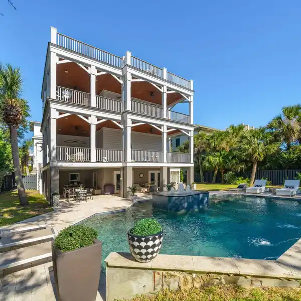 UPSCALE SIX BEDROOM HOME WITH A LARGE POOL