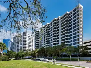 Bayfront Luxury Condo with Expansive Skyline Views