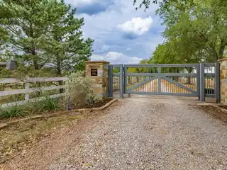 A Living Canvas Where Nature and Artistry Gracefully Intertwine