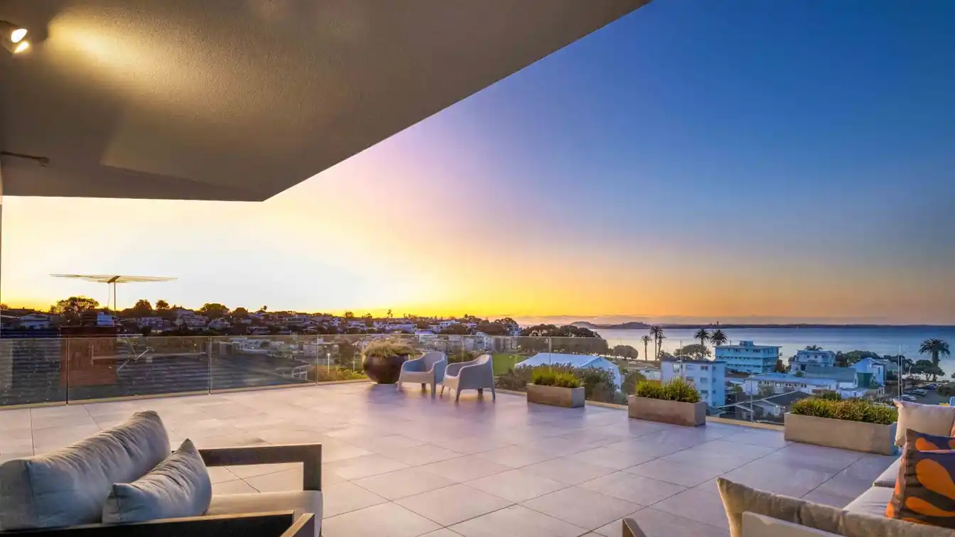 Faultless Home with World-class Panoramic Views