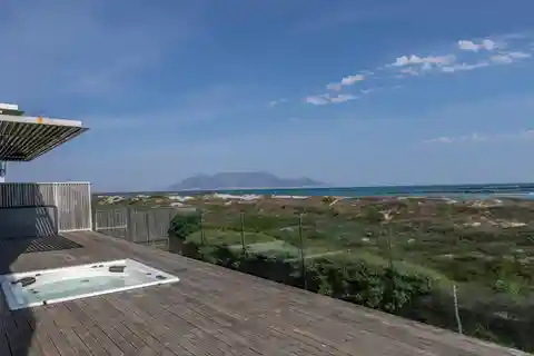 World-Class Residence in the Exclusive Water's Edge Beach Estate