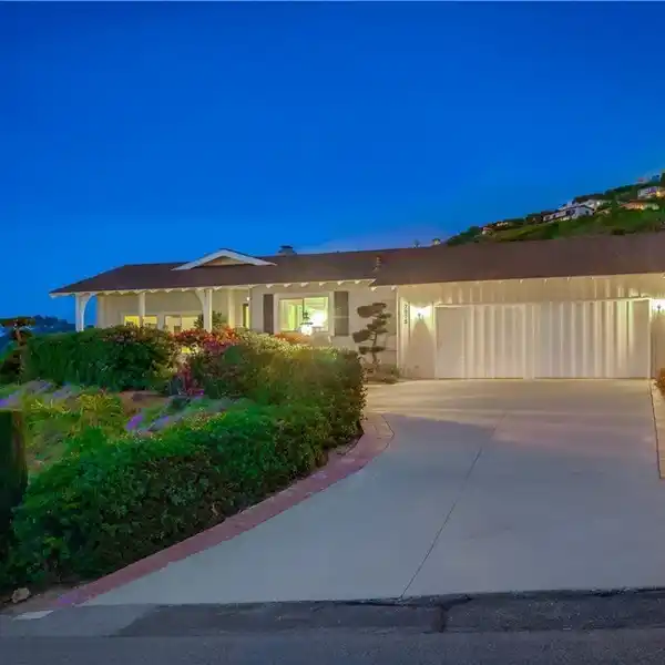 UNPARALLELED COMFORT WITH BREATHTAKING VISTAS
