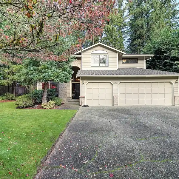 BEAUTIFUL HOME IN LAKE FOREST SITES