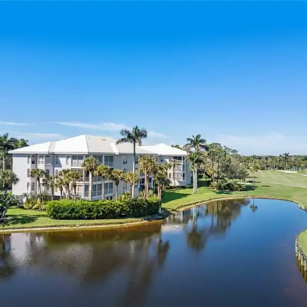 BEAUTIFUL CONDO WITH SPECTACULAR GOLF AND LAKE VIEWS