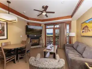 Turnkey Ski-in/ski-out Condo