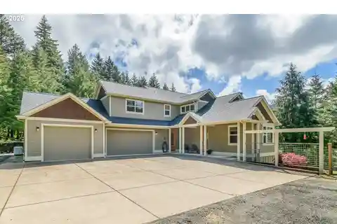 Beautiful Custom Set on Private Acres