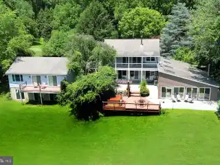 Idyllic Family Compound in Bay Country