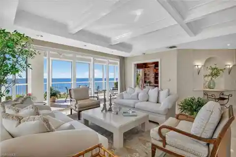 Exceptional Residence with Panoramic Gulf Views