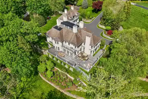 Distinguished Home in a Graceful Setting