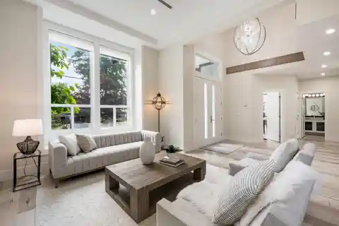 Comfort and Style in a Prime Location