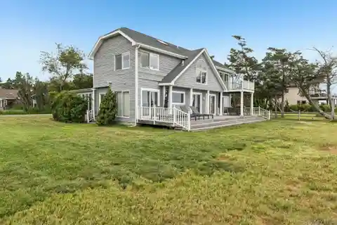 Lovely Home Close to Vibrant Bellport Village