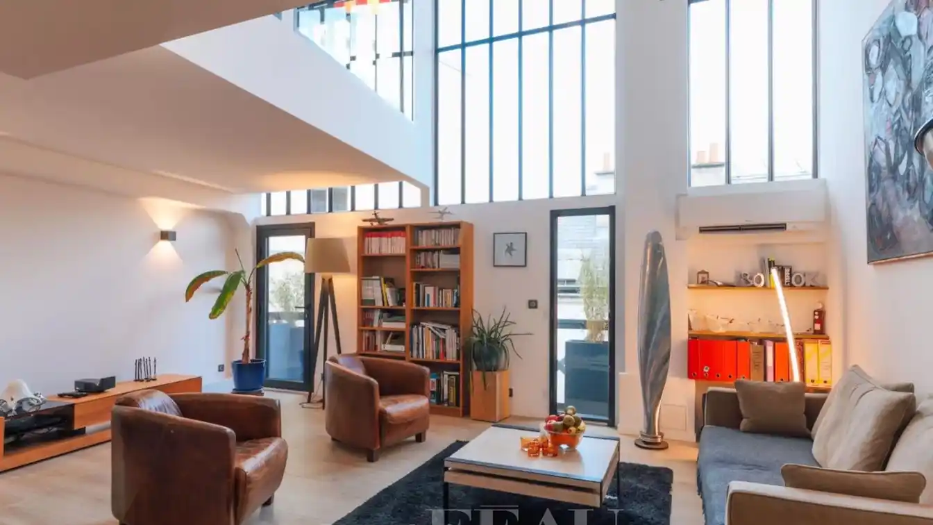 Completely Renovated Apartment with Contemporary Style
