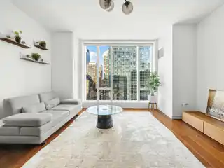 Spectacular Residence at One West End