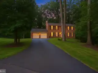 Great Falls Colonial with Private Cul-De-Sac Retreat