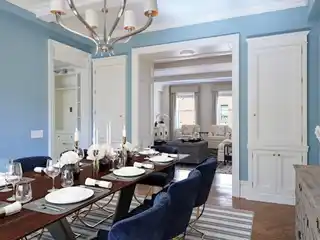 Fully Renovated Classic Five-Room Apartment on Park Avenue