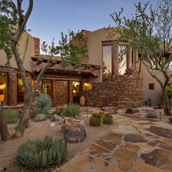EXTRAORDINARY RESIDENCE IN THE STONE CANYON GOLF CLUB DEVELOPMENT