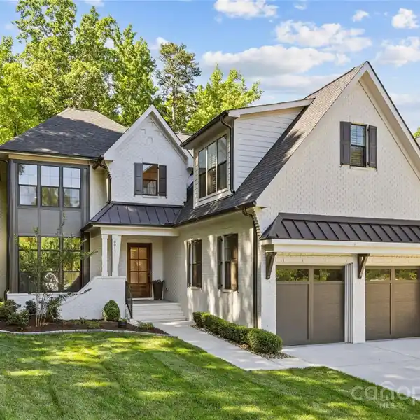 GORGEOUS NEWER CONSTRUCTION