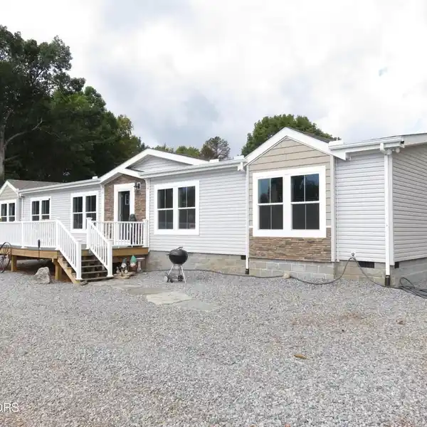 SPECIAL 10-PLUS-ACRE RETREAT