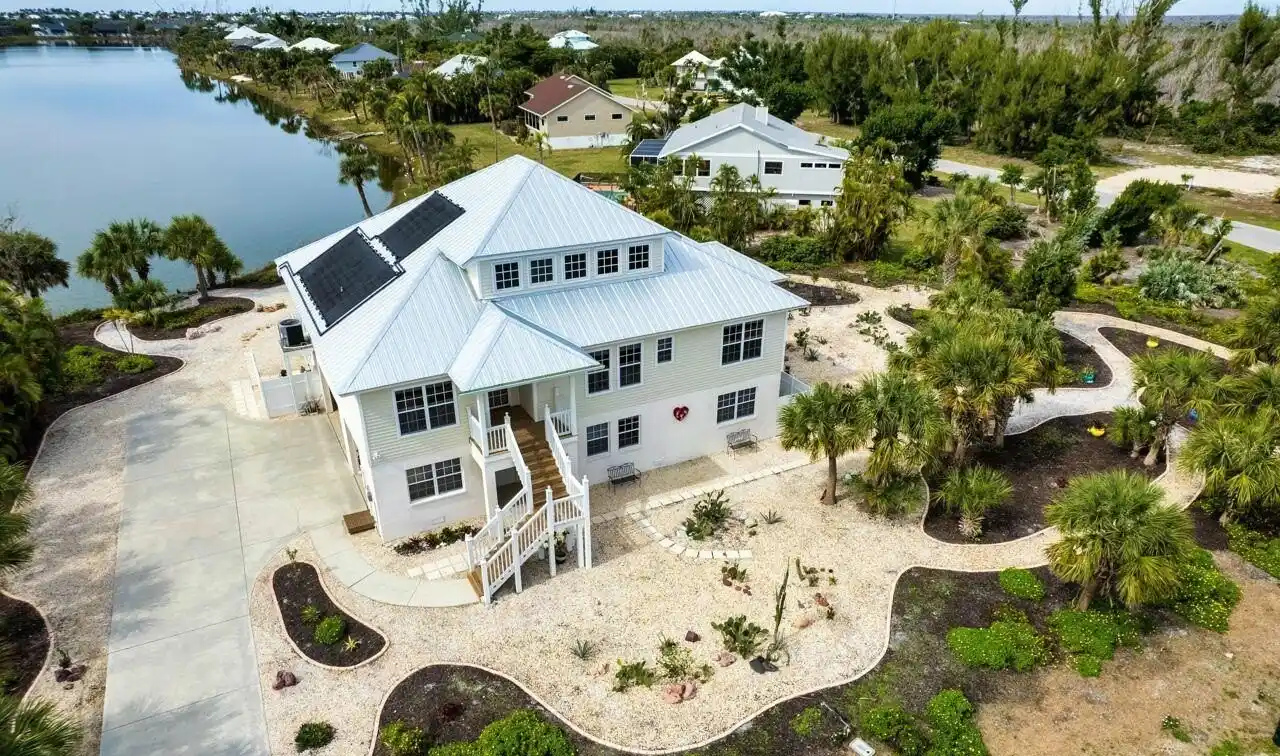 Immaculately Maintained Residence in Little Lake Murex