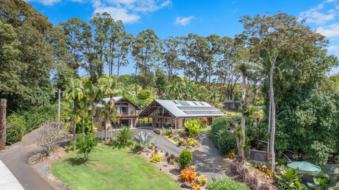 Hinterland Retreat with Coastal Convenience