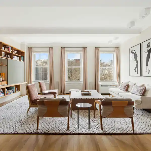 EXTRAORDINARY EIGHT-ROOM DUPLEX