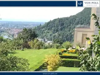 Living in the Castle Hotel: Sunny Apartment with a Dream View